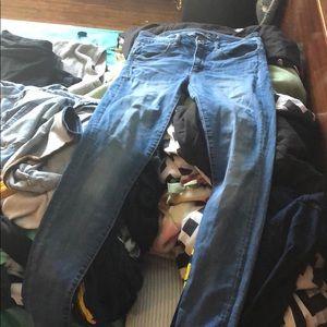 American Eagle Size 6 skinny jeans.